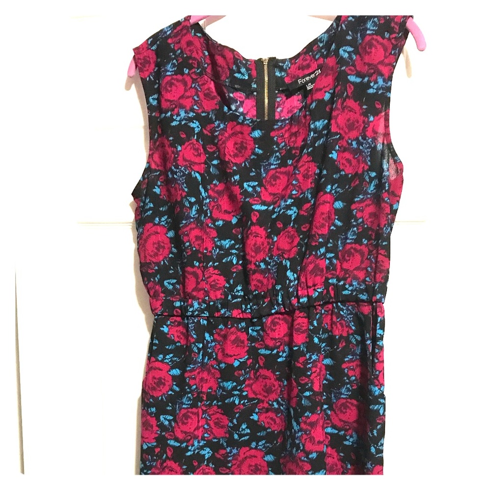 Cute floral dress!
